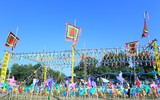 Con đường chong chóng rực rỡ sắc màu giữa lòng Hà Nội